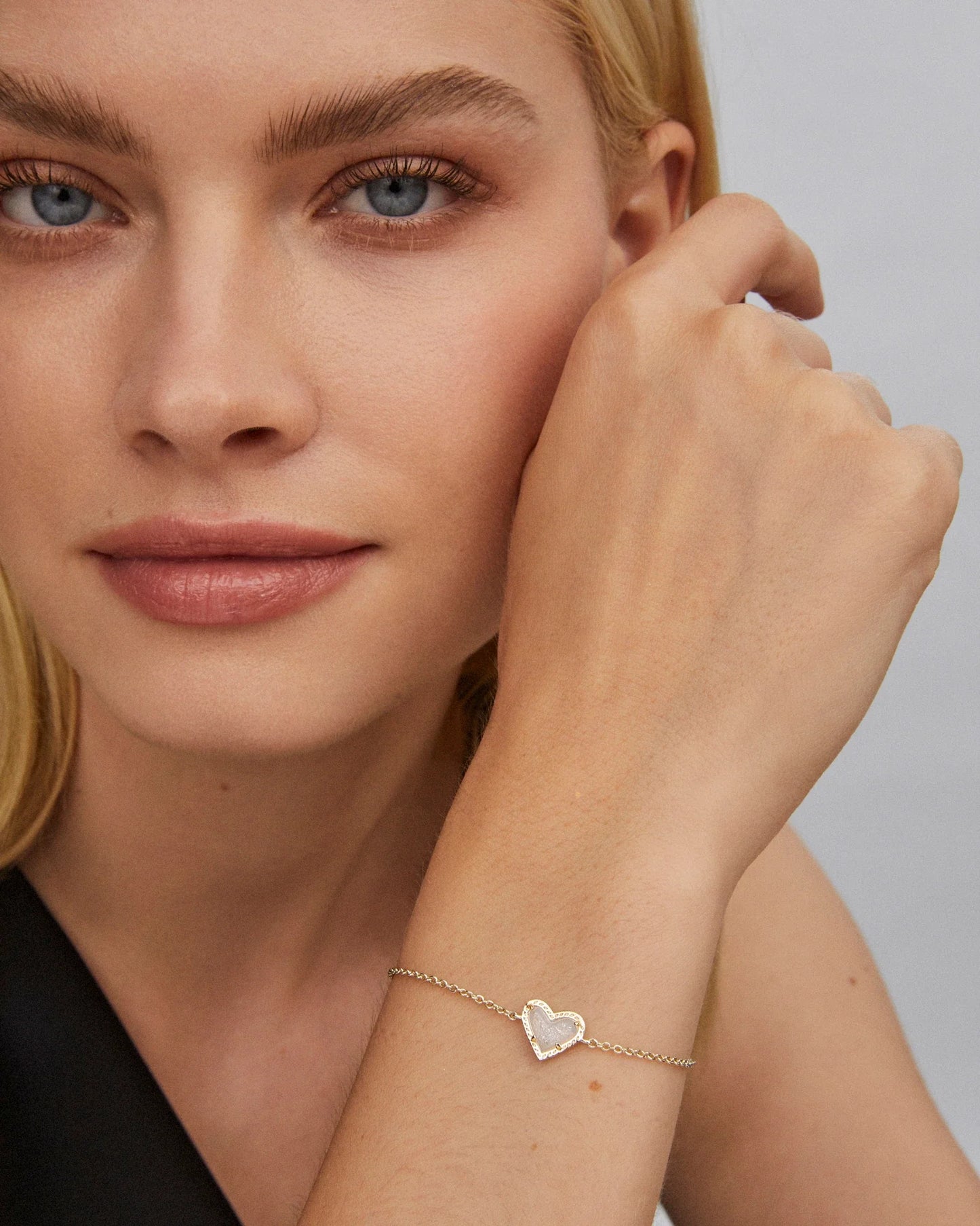ARI HEART DELICATE CHAIN BRACELET in GOLD IRIDESCENT DRUSY