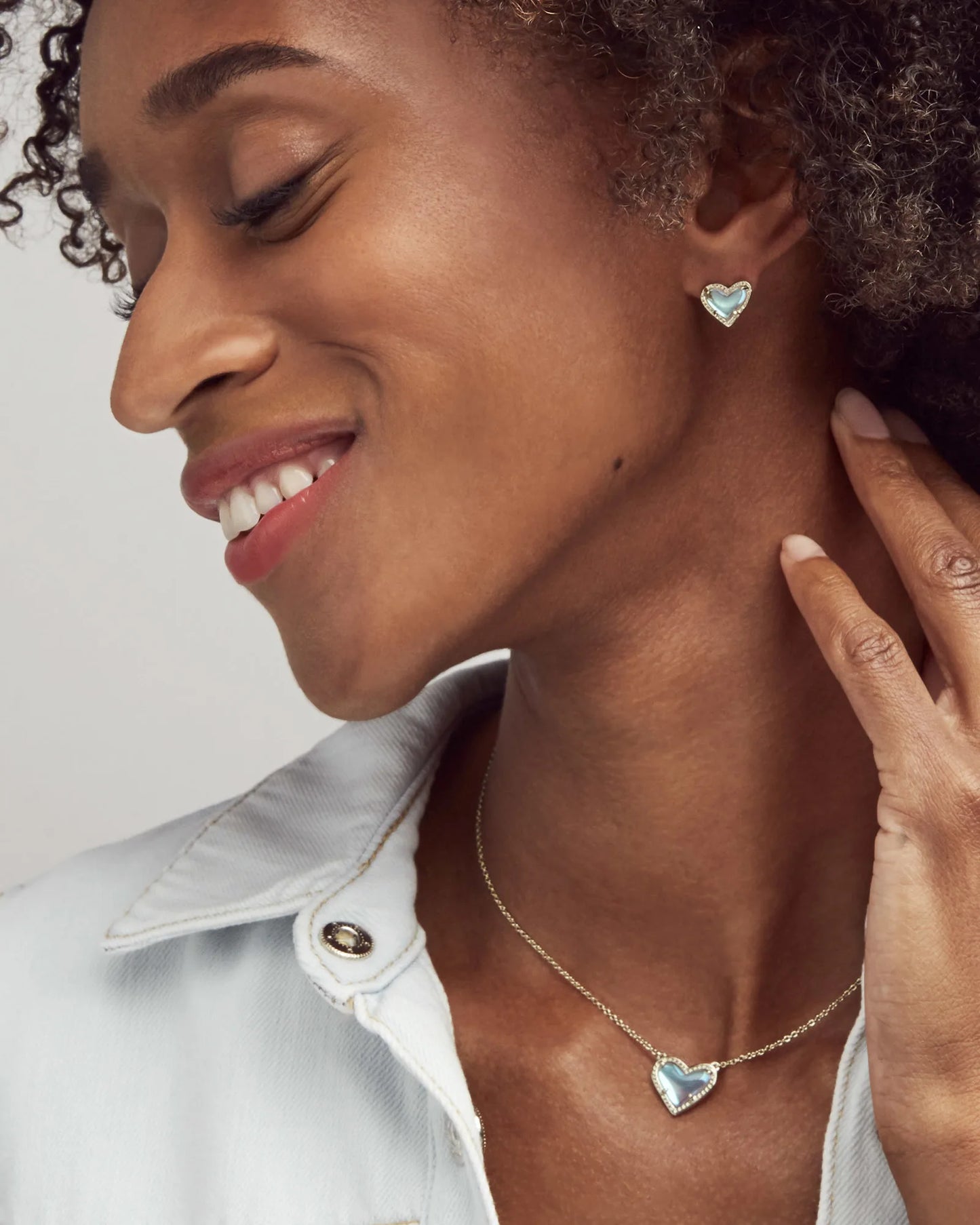 ARI HEART STUD EARRINGS in RHODIUM IVORY MOTHER OF PEARL